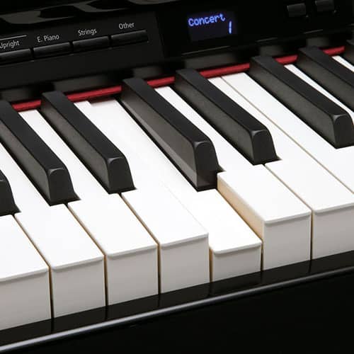 une touche de piano enfoncée