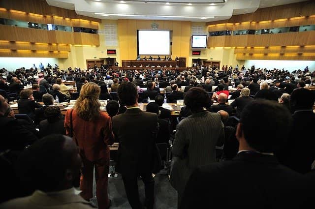 photo d'une salle de conférence équipée en sonorisation et audiovisuel